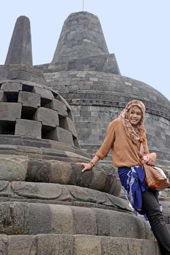 smile borobudur-AsiaPhotoStock