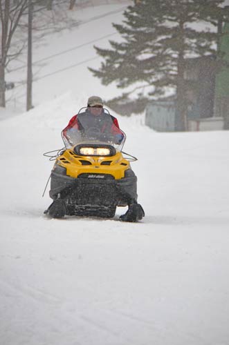 snowmobile-AsiaPhotoStock