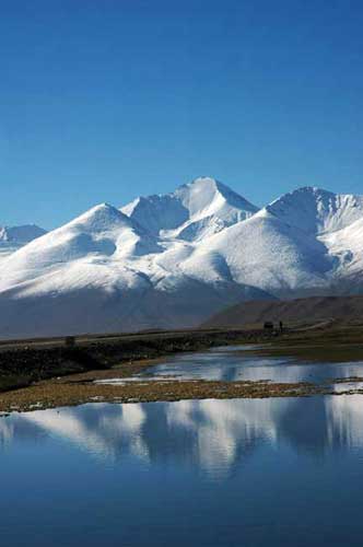 snowy mountain range-AsiaPhotoStock