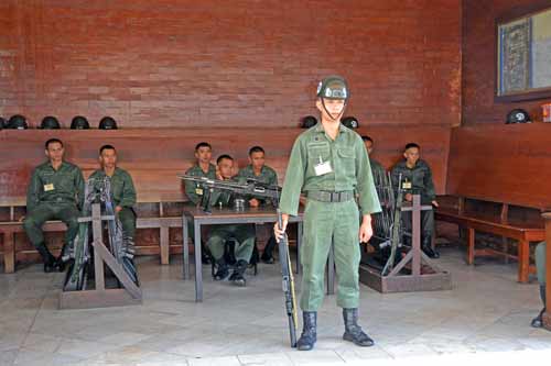 soldiers grand palace-AsiaPhotoStock