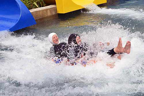 making a splash-AsiaPhotoStock