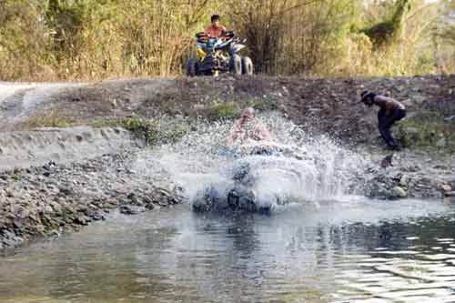 splashing fun-AsiaPhotoStock