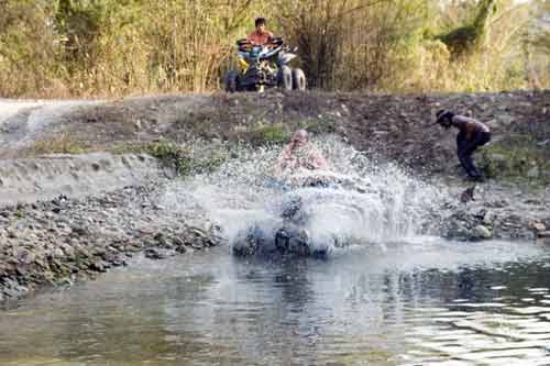 splashing fun-AsiaPhotoStock