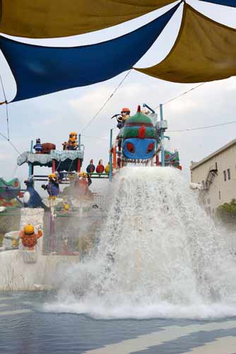 spray at waterpark-AsiaPhotoStock