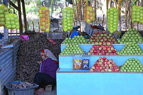 stalls apples-AsiaPhotoStock