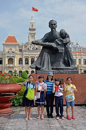 statue kids-AsiaPhotoStock