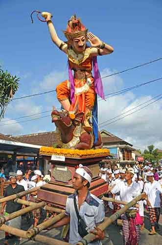 statue nyenuk-AsiaPhotoStock