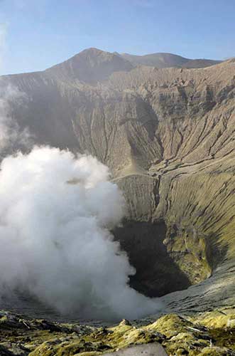 steam bromo-AsiaPhotoStock