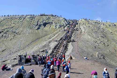 steps bromo-AsiaPhotoStock