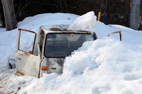 stranded truck-AsiaPhotoStock