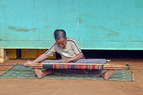 stretched out legs-AsiaPhotoStock