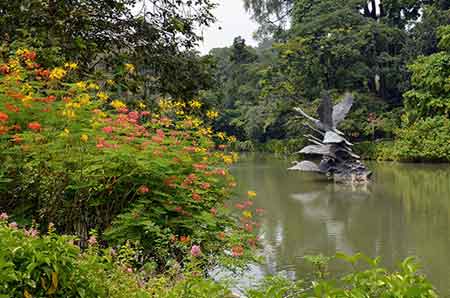 swan statue-AsiaPhotoStock