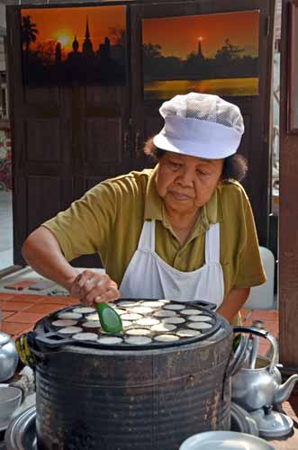 lady makes dessert-AsiaPhotoStock