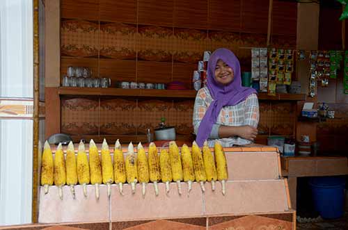 sweet corn lady-AsiaPhotoStock