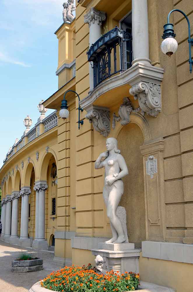 szechenyi baths-AsiaPhotoStock