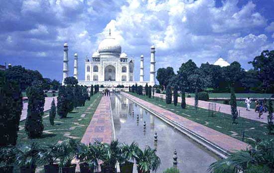 taj mahal agra-AsiaPhotoStock