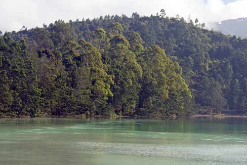 telaga warna-AsiaPhotoStock