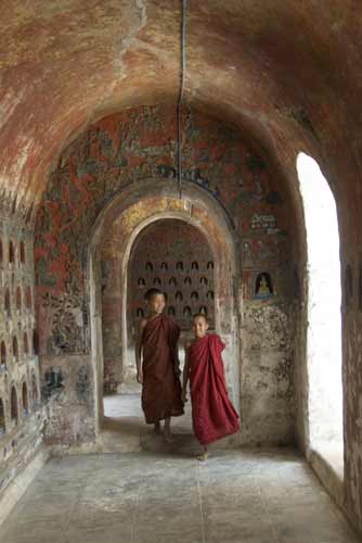 temple stroll-AsiaPhotoStock