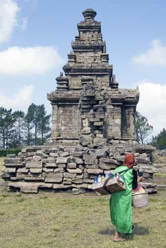 temple vendor-AsiaPhotoStock