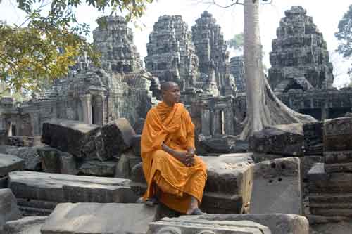 thinking monk-AsiaPhotoStock