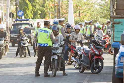 police issue tickets-AsiaPhotoStock