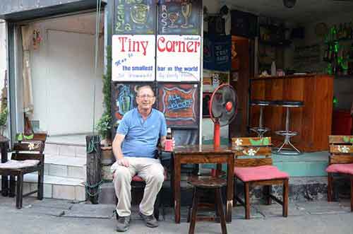 tiny bar-AsiaPhotoStock