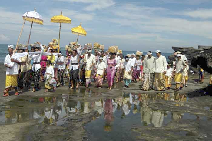 tanah lot-AsiaPhotoStock