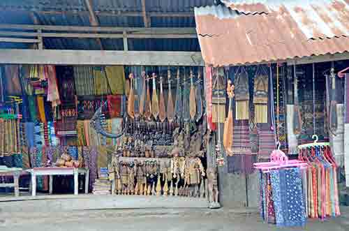 toba souvenirs-AsiaPhotoStock