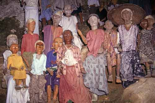 toraja grave effigies-AsiaPhotoStock