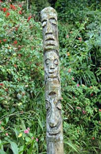 totem pole-AsiaPhotoStock