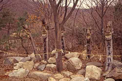 totem circle-AsiaPhotoStock