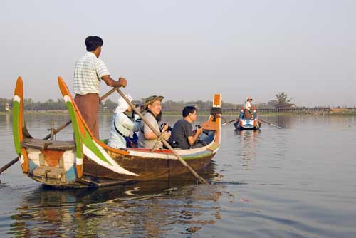 tourist boats-AsiaPhotoStock