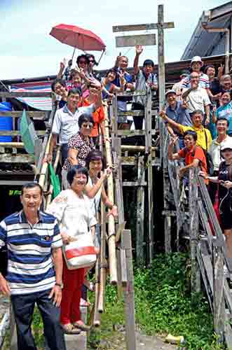 tourists on steps-AsiaPhotoStock