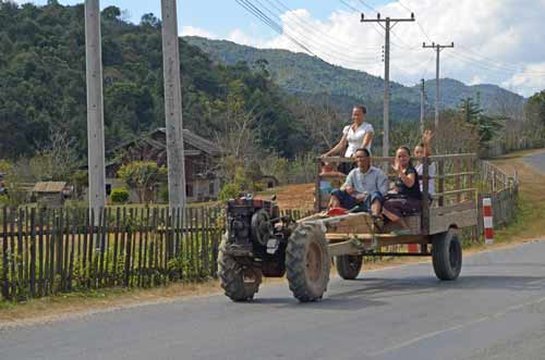 tractor-AsiaPhotoStock