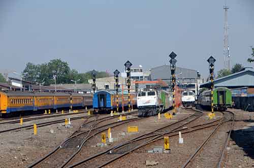 trains surabaya-AsiaPhotoStock