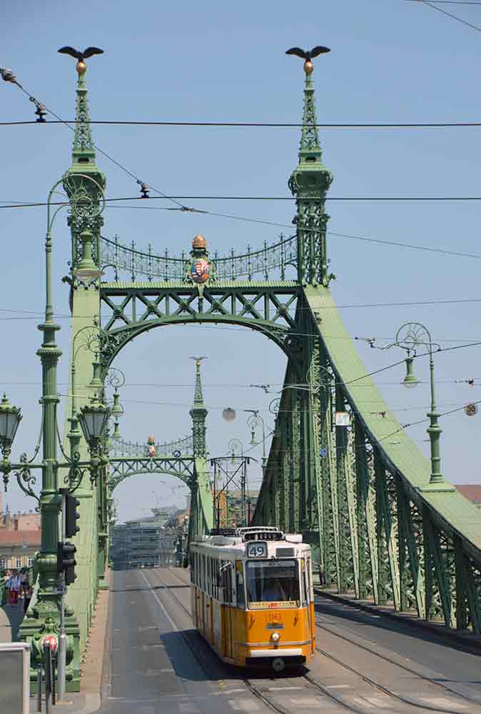 tram-AsiaPhotoStock