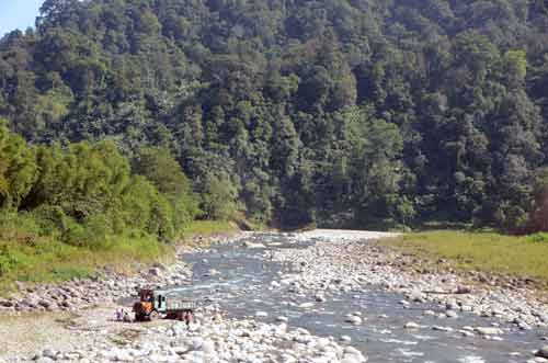 truck river-AsiaPhotoStock