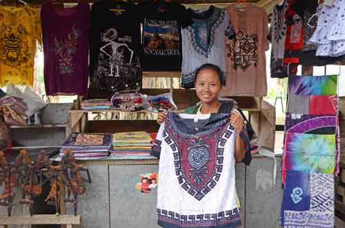 tshirt seller-AsiaPhotoStock