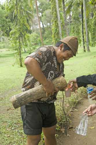 tuak seller-AsiaPhotoStock