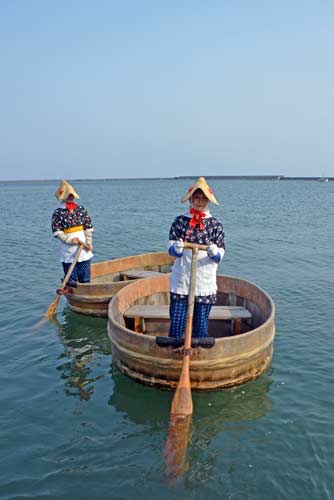 tub boat-AsiaPhotoStock