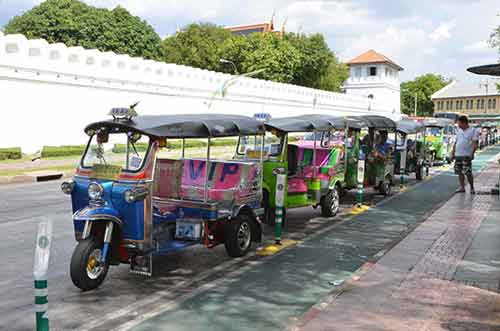 tuk tuk queue-AsiaPhotoStock