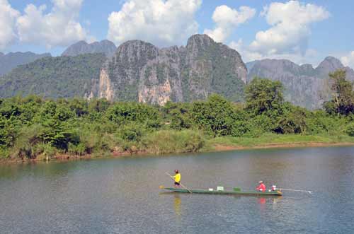 vang boat-AsiaPhotoStock