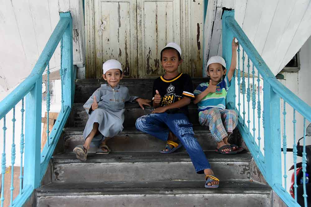 village kids palembang-AsiaPhotoStock