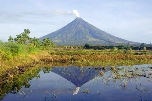 volcano smoking-AsiaPhotoStock