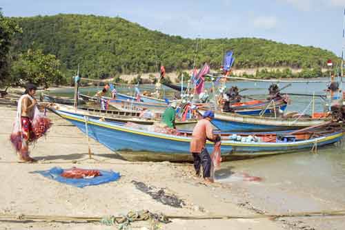 wash fishing nets-AsiaPhotoStock