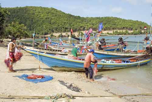 wash fishing nets-AsiaPhotoStock