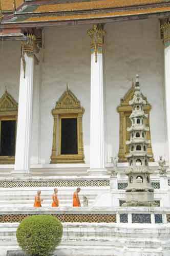 wat suthat monks-AsiaPhotoStock