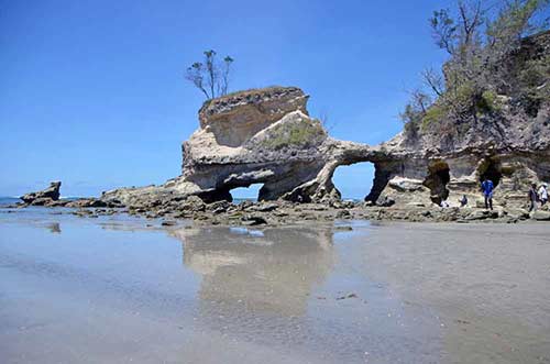 watuparunu cliff-AsiaPhotoStock