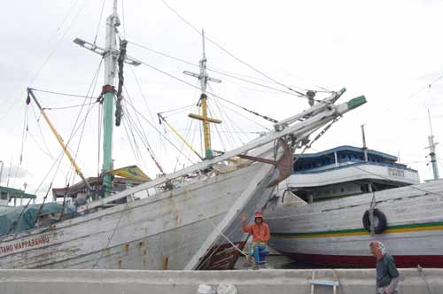 wave jakarta harbour-AsiaPhotoStock