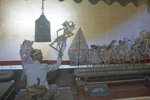 wayang solo kraton-AsiaPhotoStock